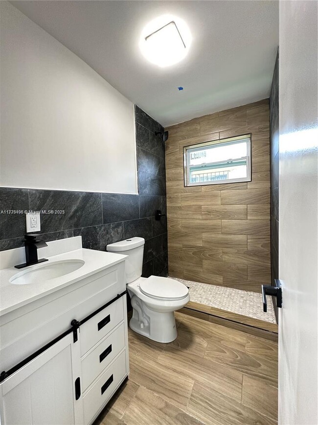 1441 NW 34th St in Miami, FL - Building Photo - Building Photo