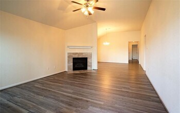 1303 Kaliste Meadow Dr in Houston, TX - Building Photo - Building Photo