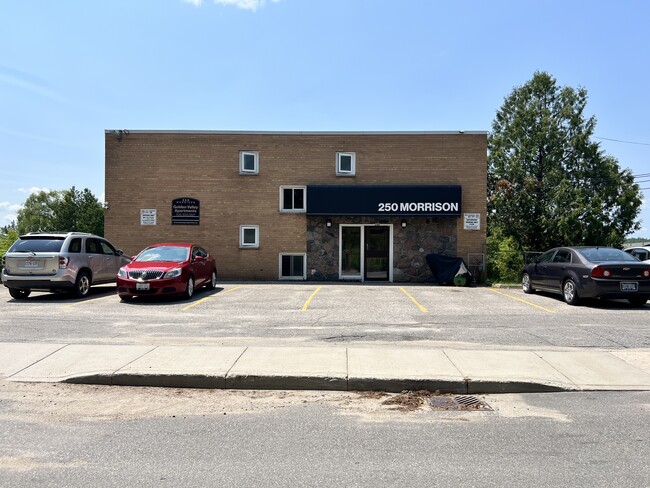 250 Morrison St in Bracebridge, ON - Building Photo - Building Photo