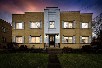 4864 Madison Rd, Unit #3 in Cincinnati, OH - Foto de edificio - Building Photo