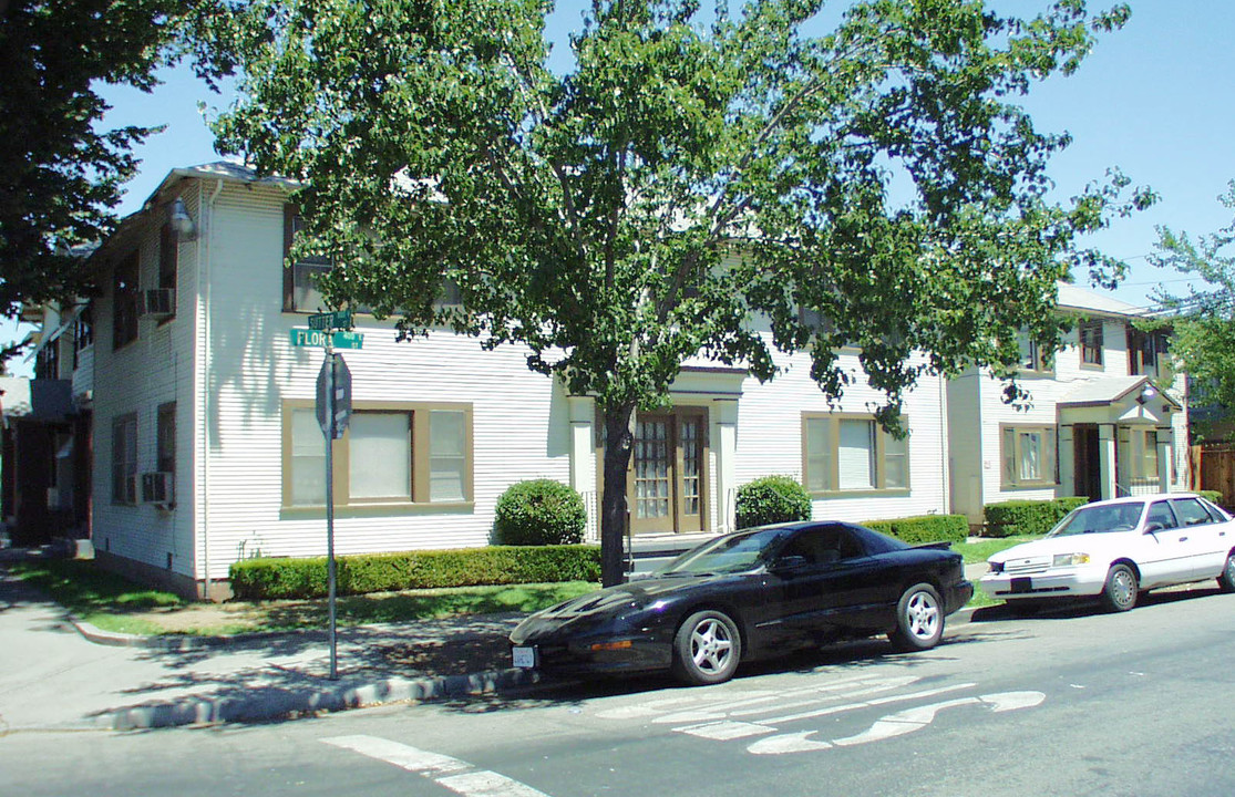 Flora Street Apartments in Stockton, CA - Building Photo