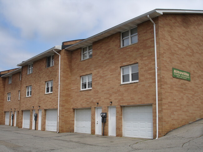 880 Cain St in East Liverpool, OH - Building Photo - Building Photo