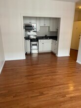 49 Burbank St, Unit 16 in Boston, MA - Foto de edificio - Building Photo