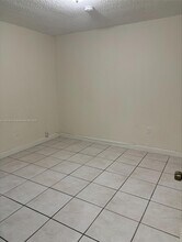 2403 NE 183rd St-Unit -1 in North Miami Beach, FL - Building Photo - Building Photo