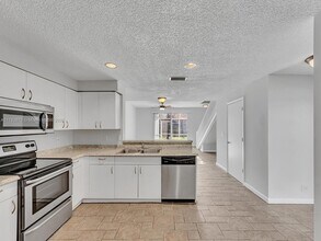 1458 Coronado Rd in Weston, FL - Building Photo - Building Photo