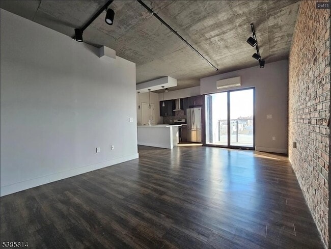 60 Elm St, Unit 3 in Newark, NJ - Building Photo - Building Photo