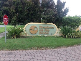 407 Meadows Cir in Boynton Beach, FL - Building Photo