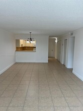 6930 Miami Gardens Dr in Hialeah, FL - Building Photo - Building Photo