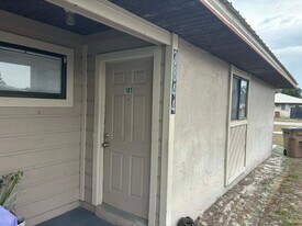 3844 NW Huntsboro St, Unit 3844 NW Huntsboro St 101 in Lake City, FL - Building Photo