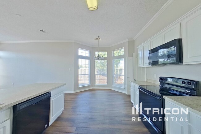 1362 Meadow Creek Dr in Lancaster, TX - Building Photo - Building Photo