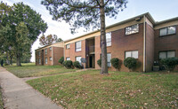 Greenbriar Apartments in Memphis, TN - Building Photo - Building Photo