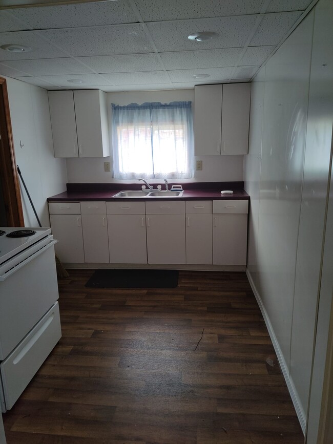 93 Central Ave, Unit 2 in Ilion, NY - Foto de edificio - Building Photo