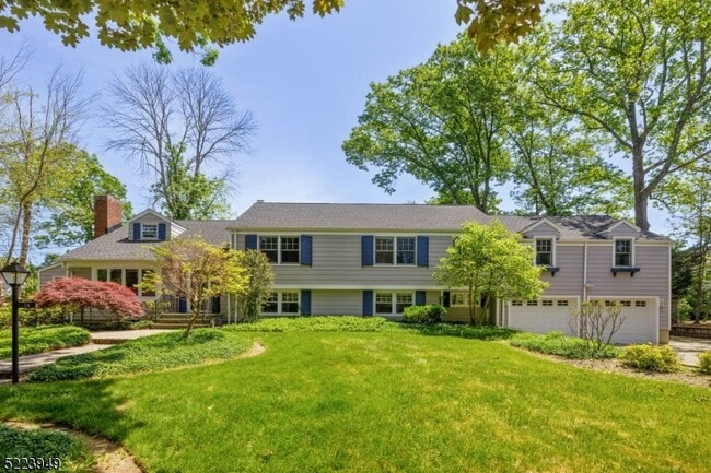 property at 24 Thackeray Dr