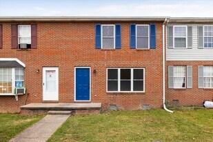 513 Buckingham Dr in Stephens City, VA - Building Photo