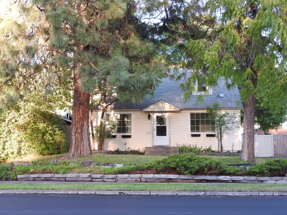 4224 N Wall St in Spokane, WA - Foto de edificio