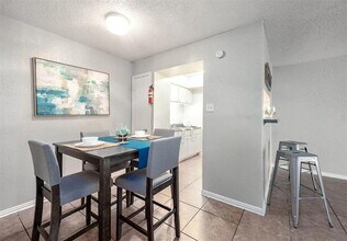 4300 Shaver St in Houston, TX - Building Photo - Building Photo