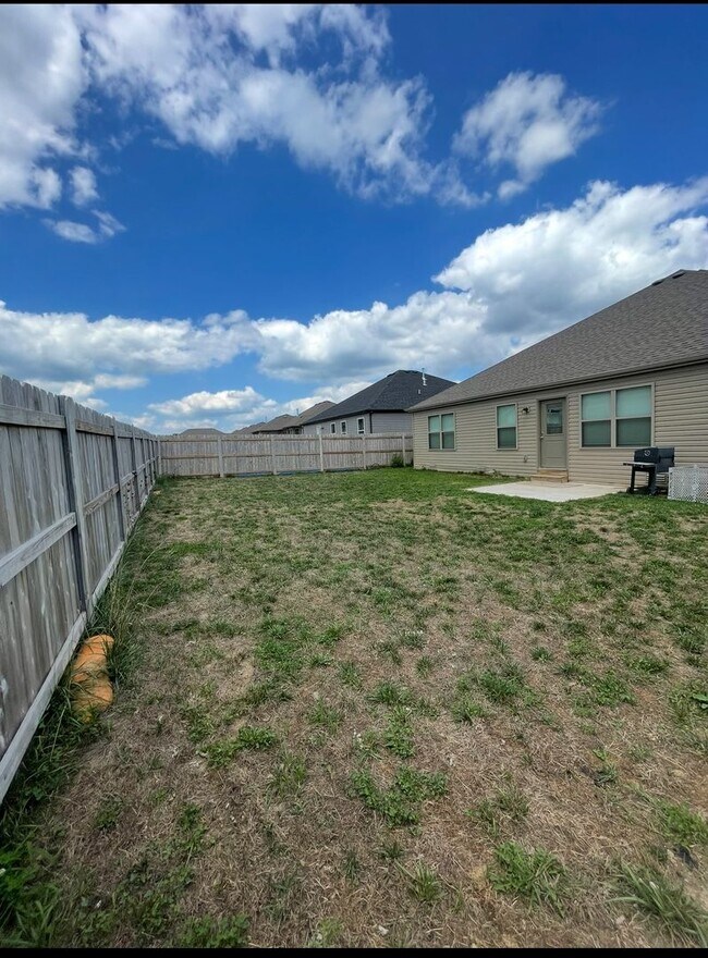 1361 S Lorraine Ave in Republic, MO - Building Photo - Building Photo