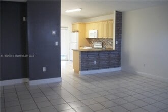 9307 NW 121st St in Hialeah Gardens, FL - Building Photo - Building Photo