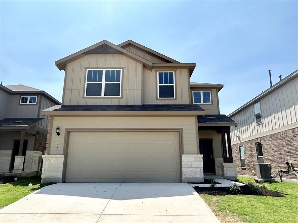 187 Papaya Dr in Buda, TX - Building Photo