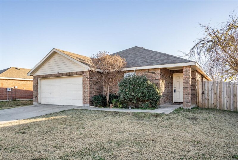 128 Ringneck Dr in Sanger, TX - Building Photo