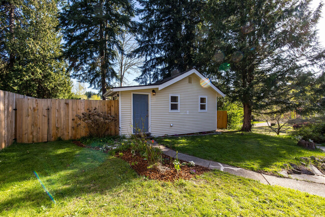 3810 valley drive in Bremerton, WA - Building Photo - Building Photo