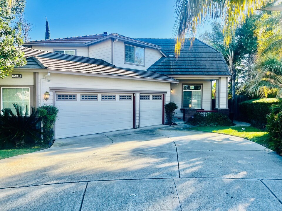 2260 Putter Ct in Brentwood, CA - Building Photo