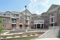 THE GATEWAY in Oconomowoc, WI - Foto de edificio - Building Photo