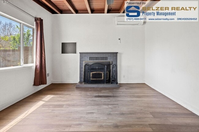 324 Empire Dr in Ukiah, CA - Building Photo - Building Photo