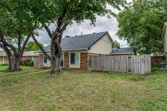 2018 Vail Dr in Garland, TX - Foto de edificio - Building Photo