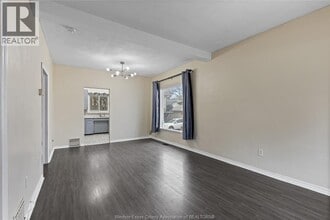 3168 Wyandotte St W in Windsor, ON - Building Photo - Building Photo