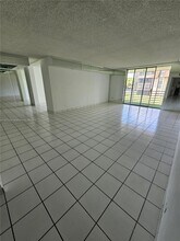 447 NE 195th St in Miami, FL - Foto de edificio - Building Photo