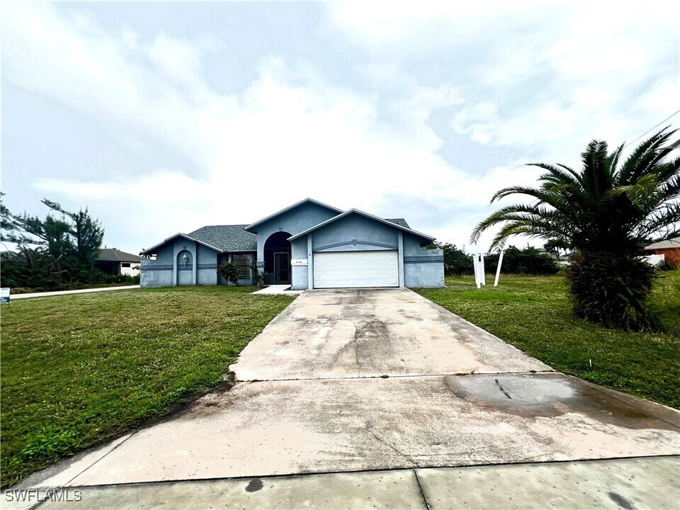 3704 SW 3rd St in Cape Coral, FL - Building Photo