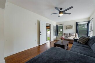 1019 Chicago Blvd in San Antonio, TX - Building Photo - Building Photo