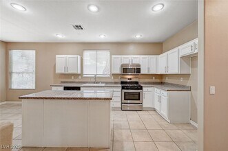 1332 Dream Valley St, Unit 406 in Henderson, NV - Building Photo - Building Photo