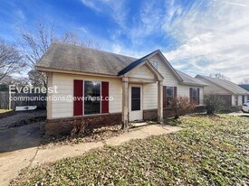 3460 Castle Dr in Horn Lake, MS - Building Photo