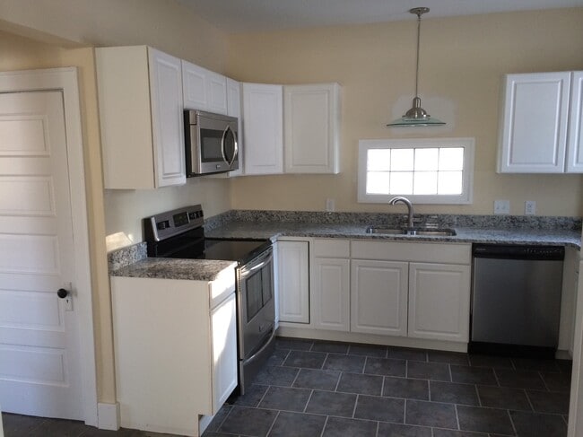 145 Eastern Ave NE in Grand Rapids, MI - Foto de edificio - Building Photo