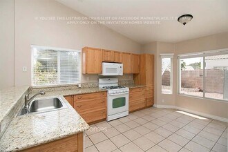 6105 Desert Haven Rd in Las Vegas, NV - Foto de edificio - Building Photo