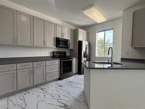 11035 Legacy Blvd, Unit Legacy luxury Condo in Palm Beach Gardens, FL - Foto de edificio - Building Photo