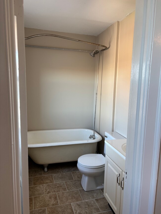 184 Main St in Nashua, NH - Foto de edificio - Building Photo