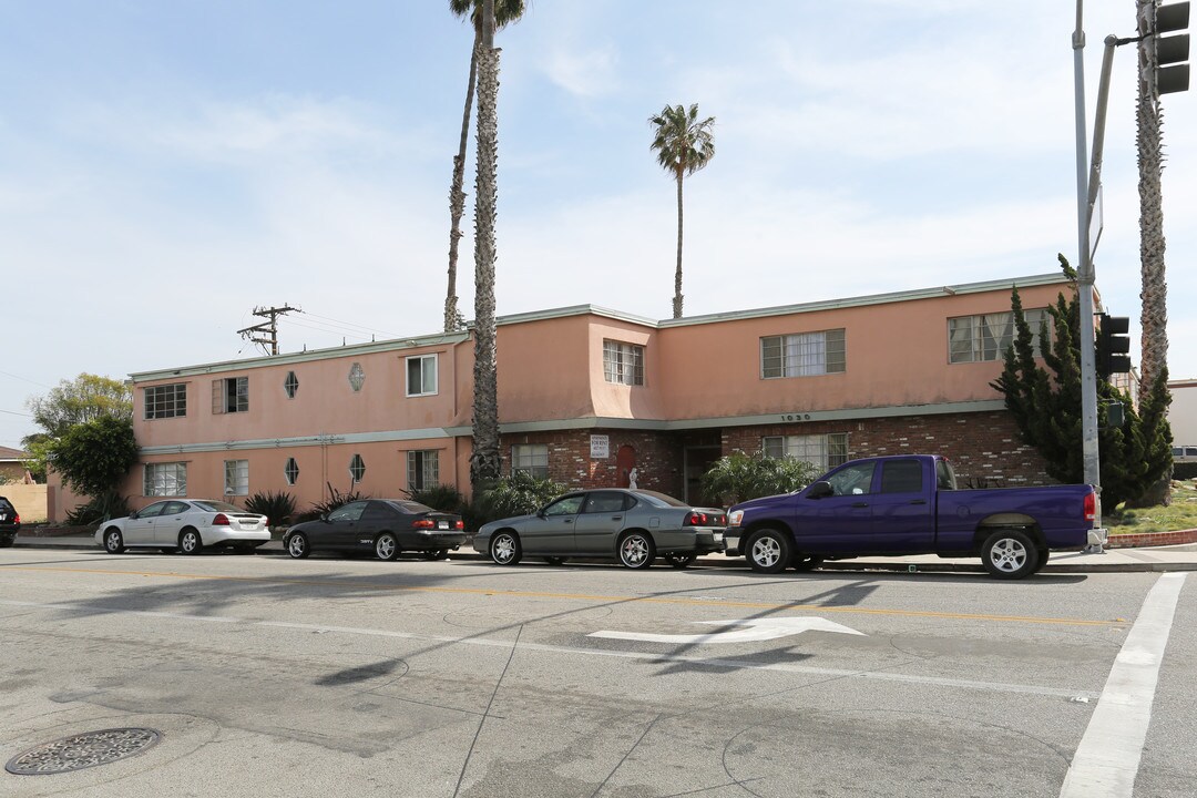 Parkview Manor in Oxnard, CA - Building Photo