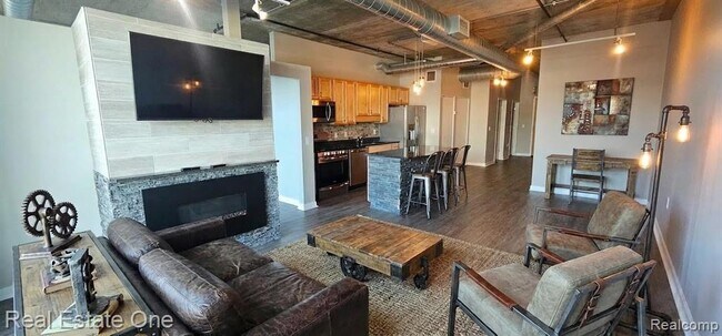 100 W Fifth St in Royal Oak, MI - Building Photo - Building Photo