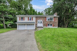 94 Jessen Pl in Beacon, NY - Building Photo