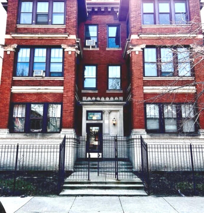 815 W Buena Ave in Chicago, IL - Foto de edificio