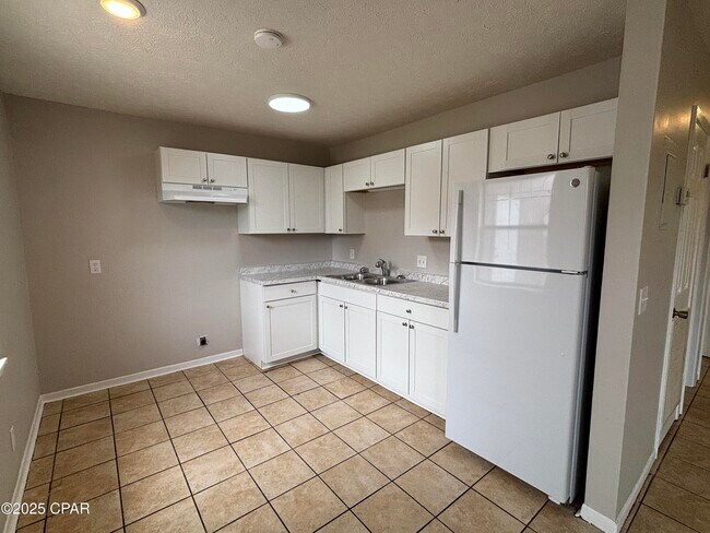 2407 E 10th St in Panama City, FL - Building Photo - Building Photo