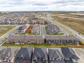 186 Closson Dr in Whitby, ON - Building Photo