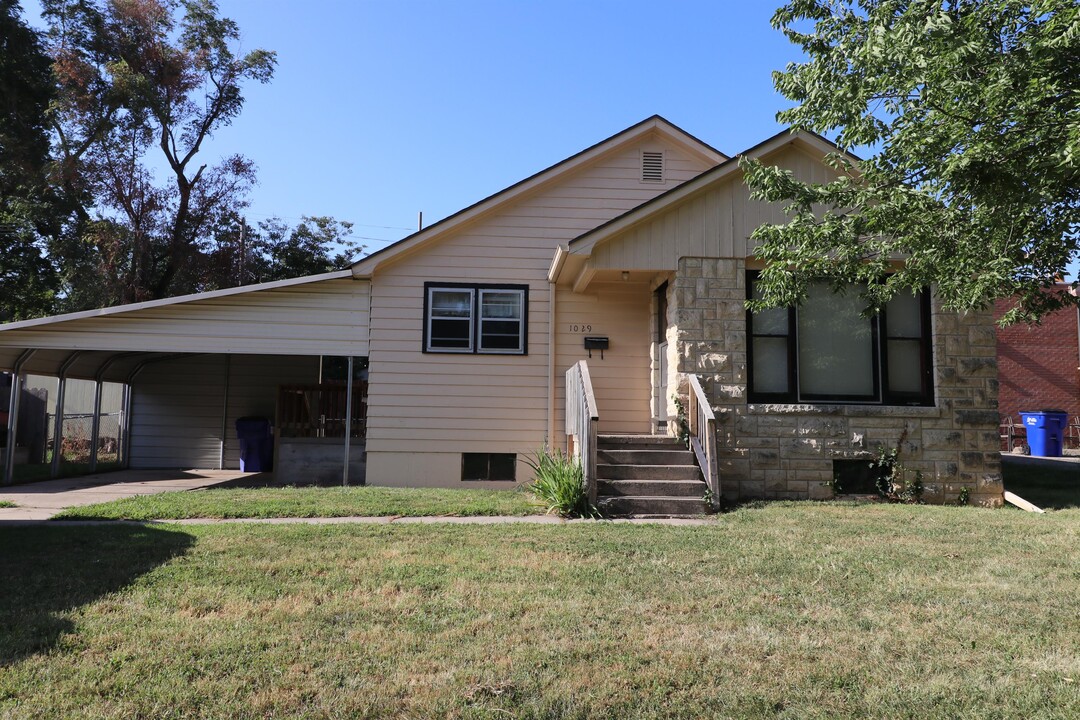 1029 Brown St in Junction City, KS - Building Photo