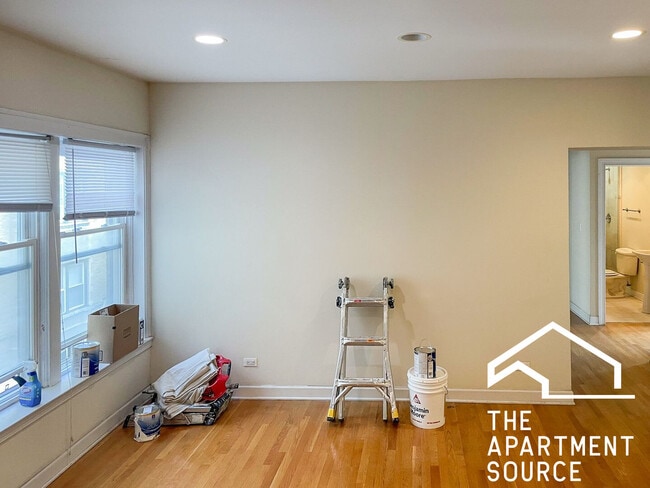 3918 N Pine Grove Ave in Chicago, IL - Building Photo - Building Photo