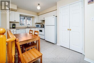 1128 Dundas St W in Mississauga, ON - Building Photo - Building Photo