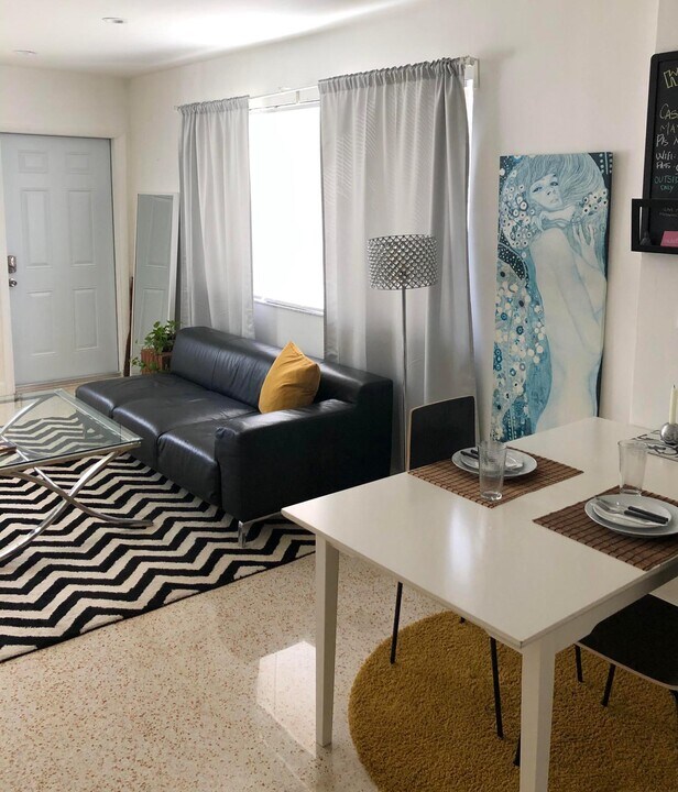 117 NW 52nd St in Miami, FL - Building Photo