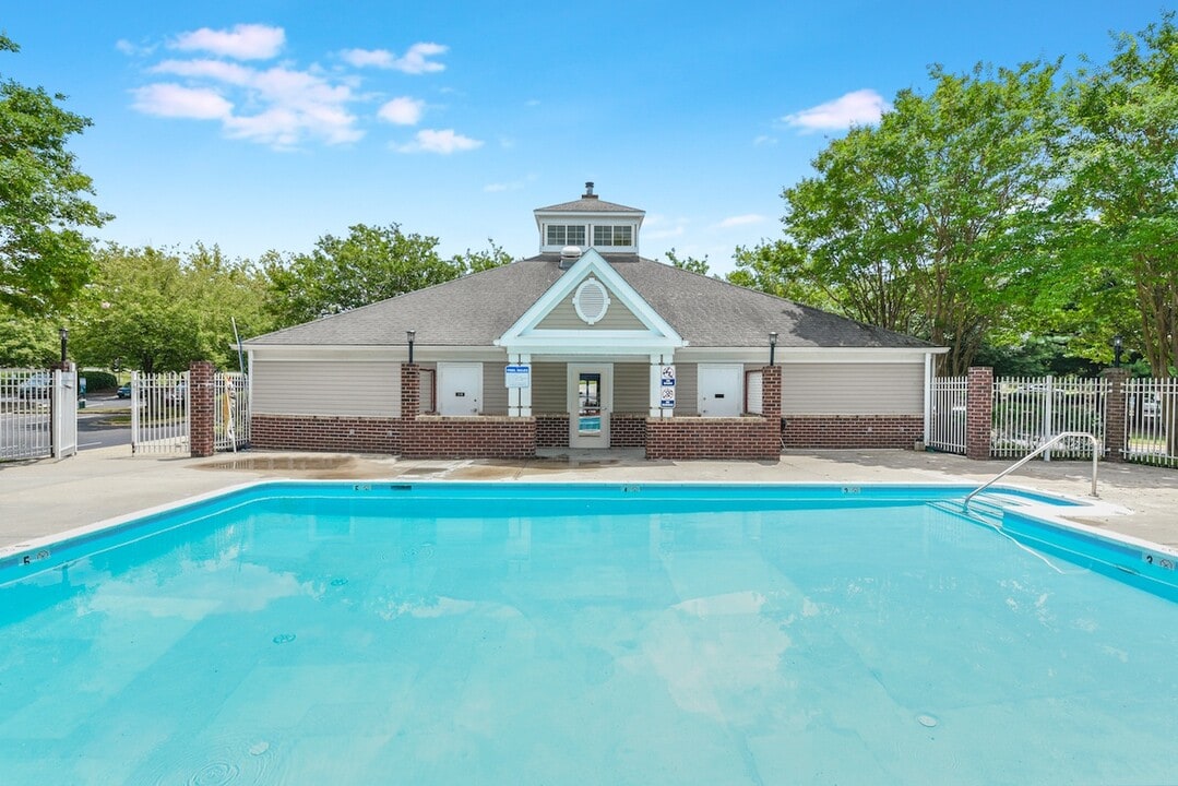Acclaim at Lake Largo in Largo, MD - Foto de edificio